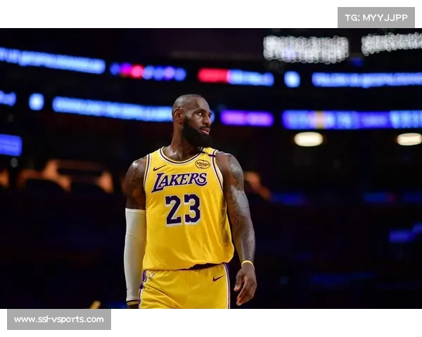 詹姆斯社交媒体发文支持儿子比赛，家庭互动引热议