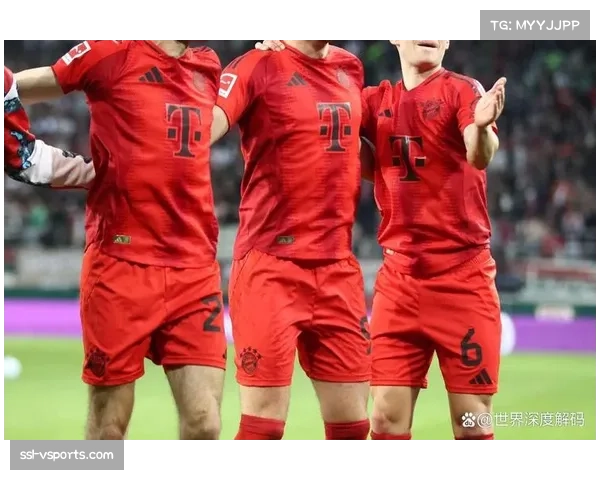 通讯：直播信号战术镜头详解拜仁在丢掉球权后，从前场开始的“局部区域+临时盯人”反抢网络